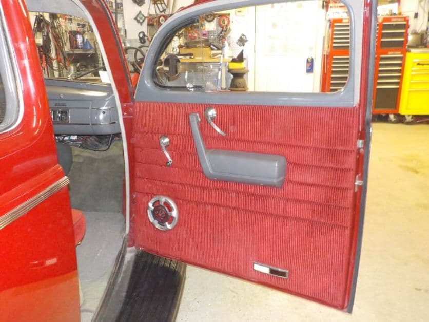 1940 Ford 2 Door Sedan thumbnail 4