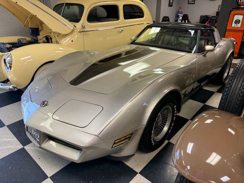 1982 Chevrolet Corvette — photo 1