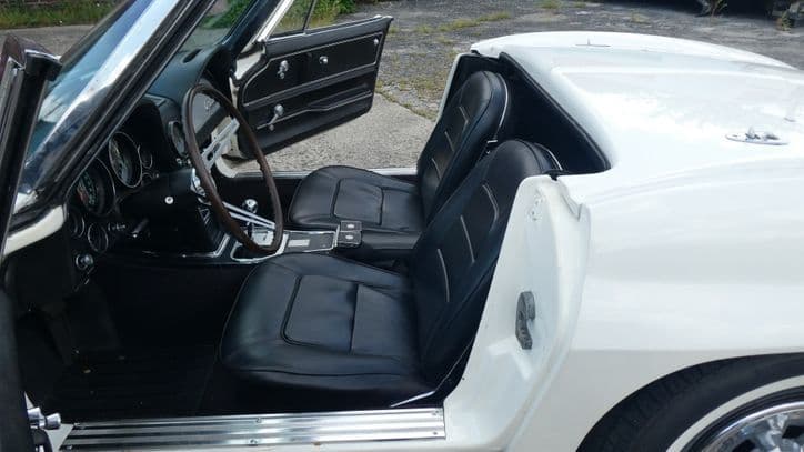 1965 Chevrolet Corvette Roadster thumbnail 11