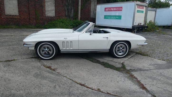 1965 Chevrolet Corvette Roadster — photo 1