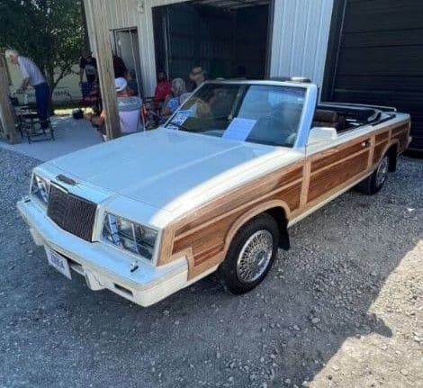 1984 Chrysler LeBaron Town & Country — photo 1