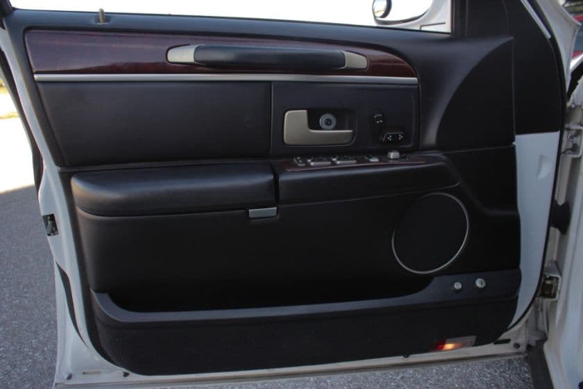 2004 Lincoln Limousine thumbnail 13