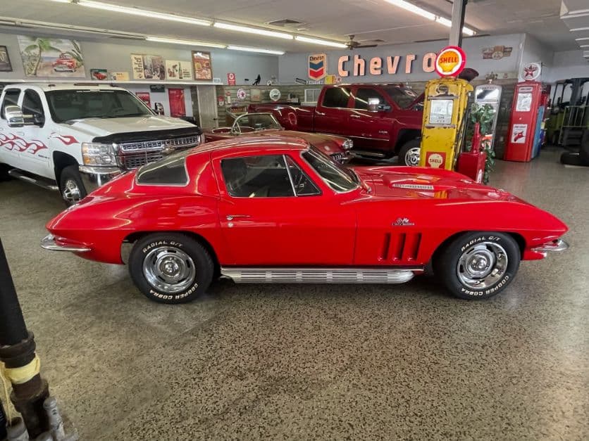 1966 Chevrolet Corvette — photo 1