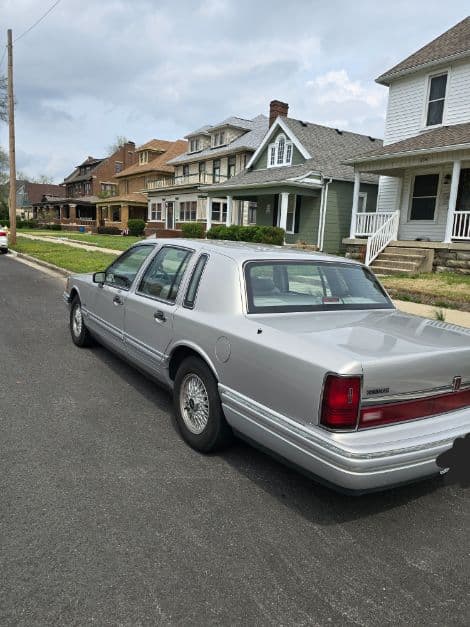 1992 Lincoln Town Car thumbnail 9