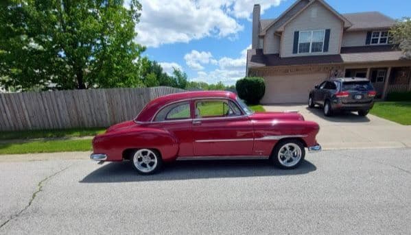 1951 Chevrolet Sedan Deluxe — photo 1