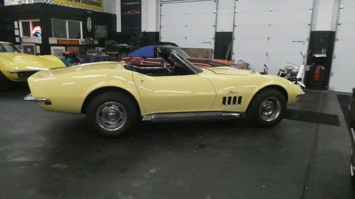 1969 Chevrolet Corvette Convertible thumbnail 5