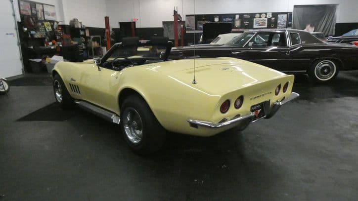 1969 Chevrolet Corvette Convertible thumbnail 4