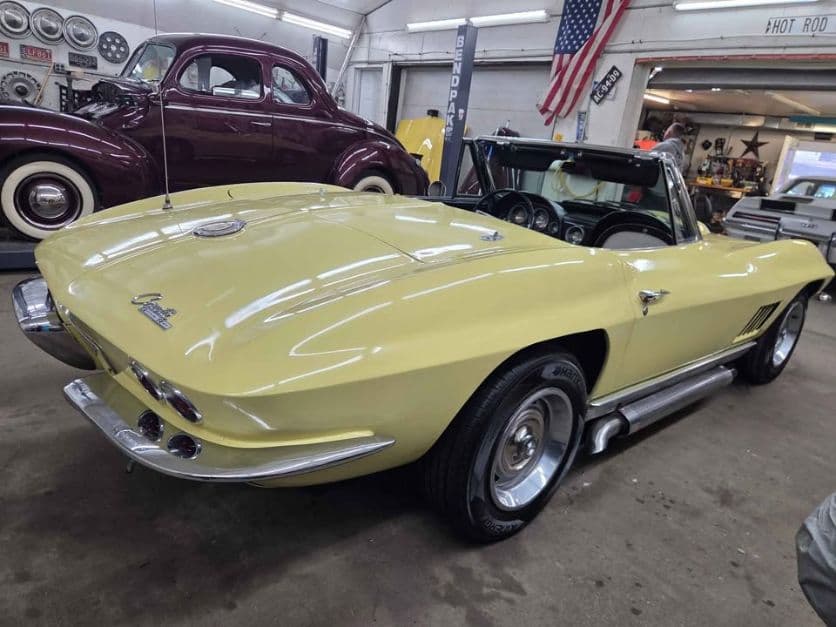 1963 Chevrolet Corvette Convertible thumbnail 3