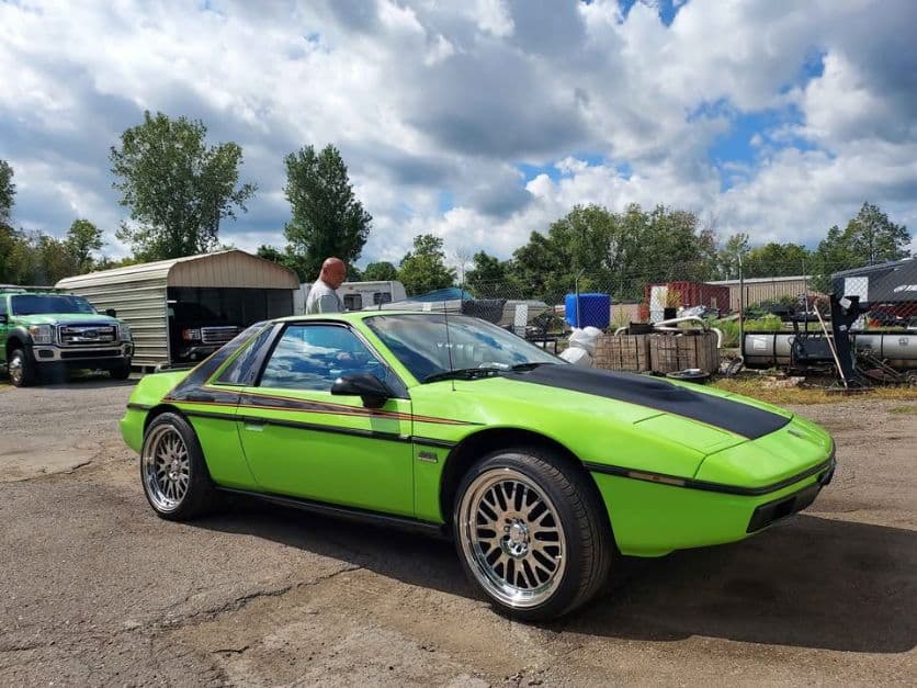 1984 Pontiac Fiero thumbnail 4