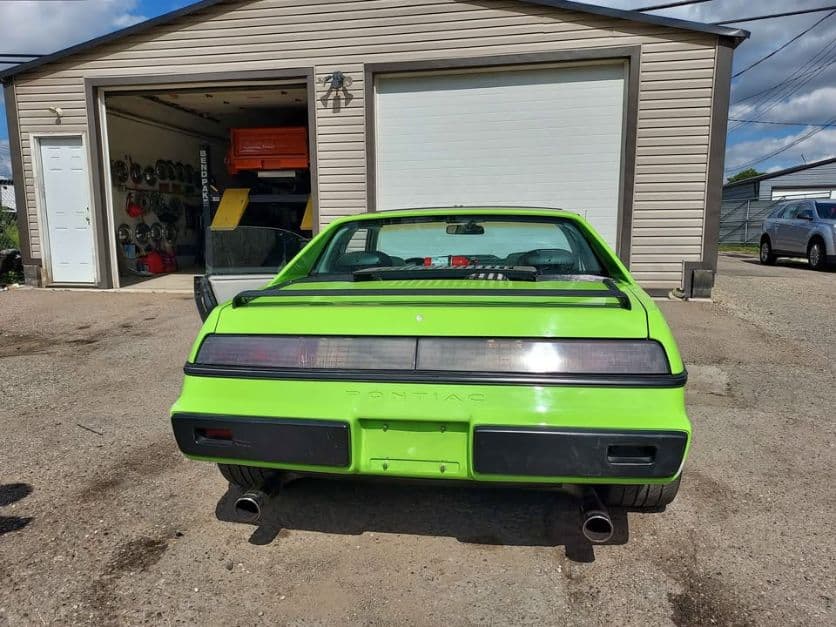 1984 Pontiac Fiero thumbnail 5
