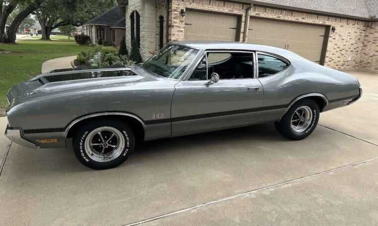 1970 Oldsmobile Cutlass S — photo 1