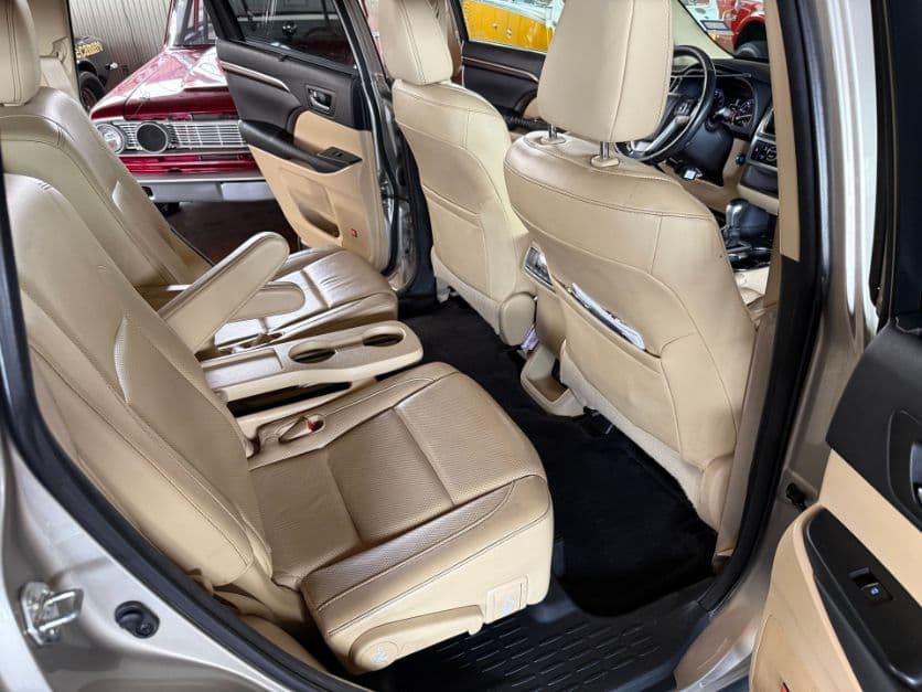 2015 Toyota Highlander thumbnail 4