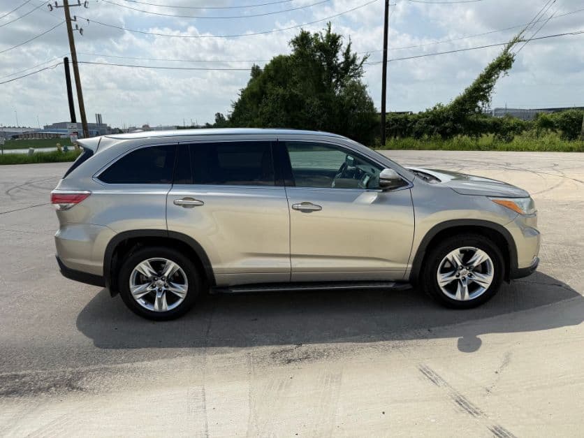 2015 Toyota Highlander thumbnail 6