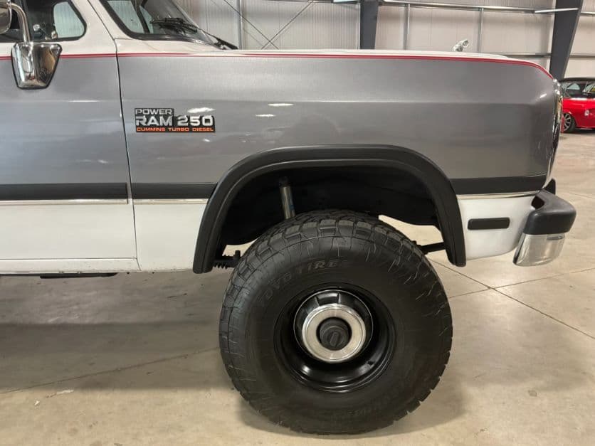 1993 Dodge 2500 thumbnail 12
