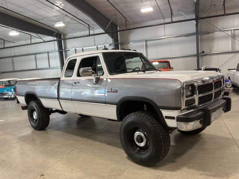 1993 Dodge 2500 — photo 1