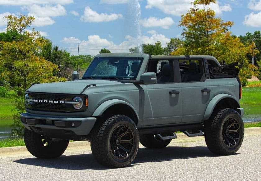 2022 Ford Bronco — photo 1