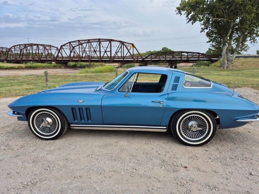 1965 Chevrolet Corvette thumbnail 4