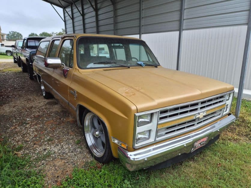1985 Chevrolet Suburban — photo 1