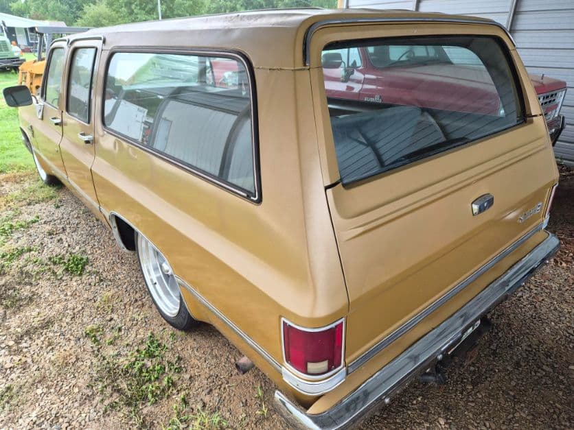 1985 Chevrolet Suburban thumbnail 3