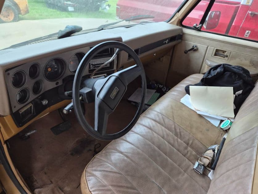 1985 Chevrolet Suburban thumbnail 5