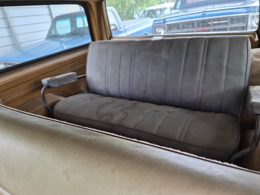 1985 Chevrolet Suburban thumbnail 7
