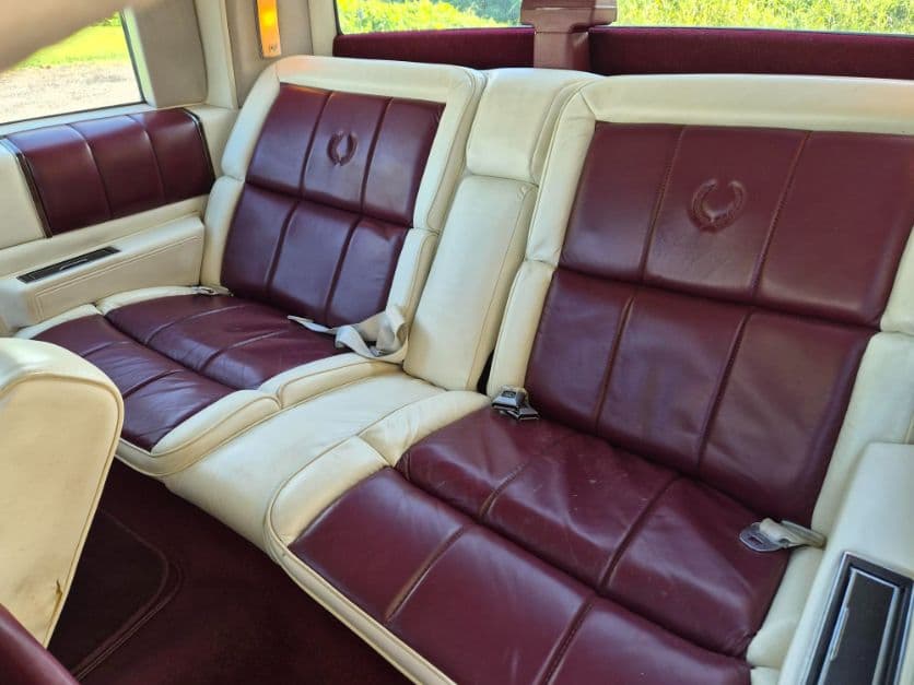 1988 Cadillac Coupe Deville thumbnail 9