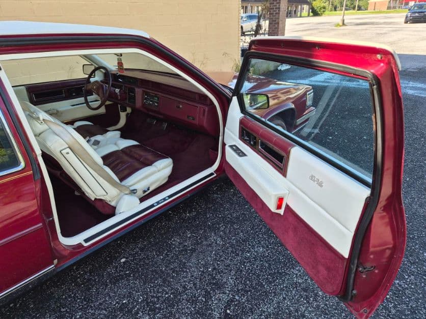 1988 Cadillac Coupe Deville thumbnail 11
