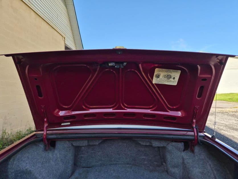 1988 Cadillac Coupe Deville thumbnail 16