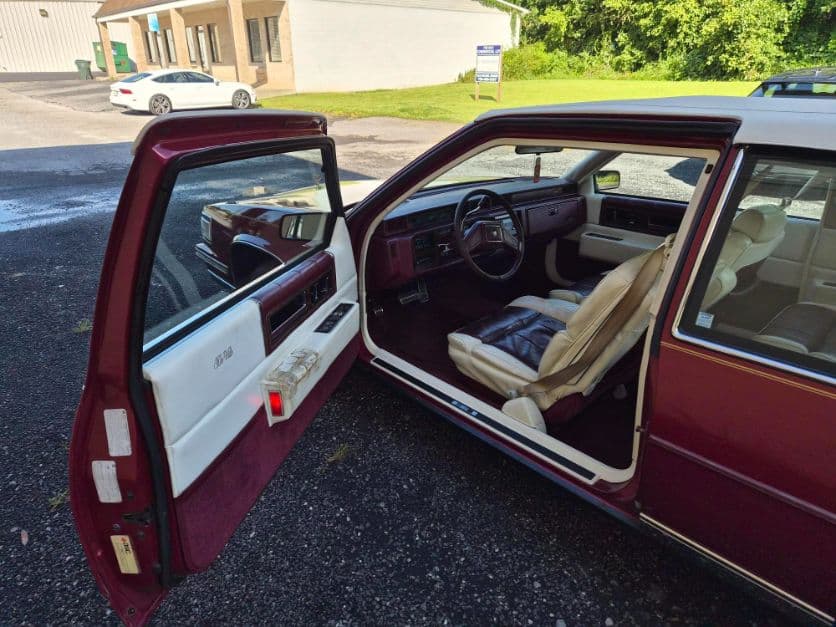 1988 Cadillac Coupe Deville thumbnail 6
