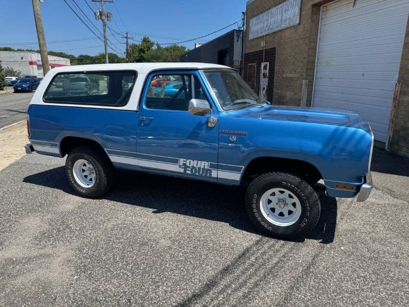 1975 Dodge Ramcharger — photo 1