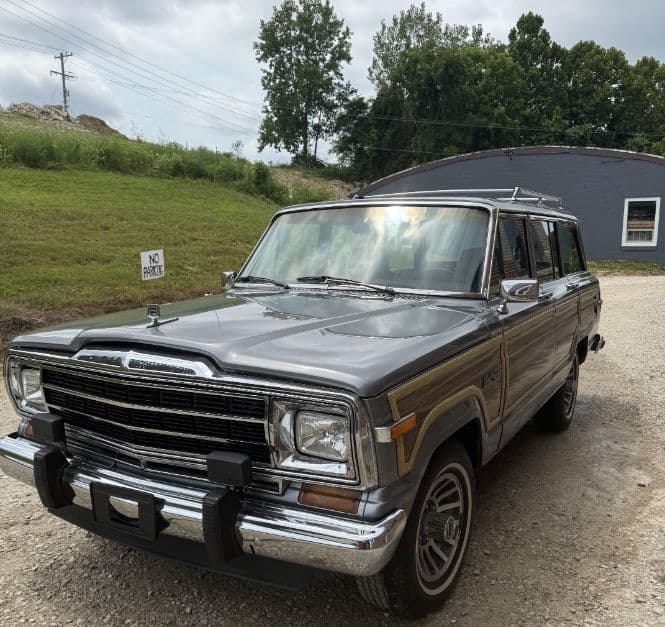 1991 Jeep Wagoneer — photo 1