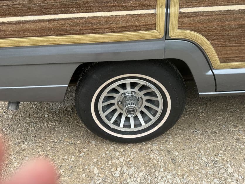 1991 Jeep Wagoneer thumbnail 3