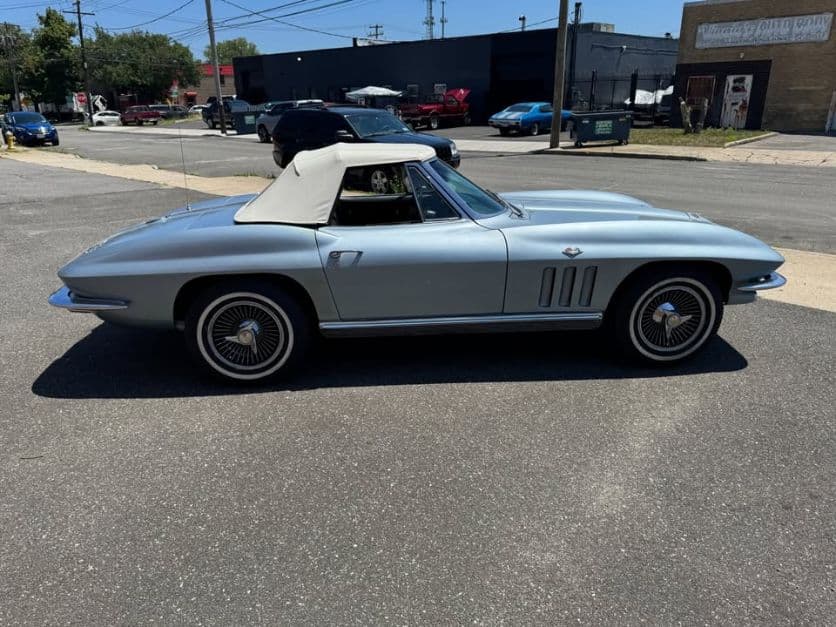 1966 Chevrolet Corvette Convertible thumbnail 8