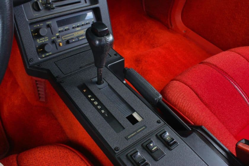 1990 Chevrolet Camaro IROC Z thumbnail 7