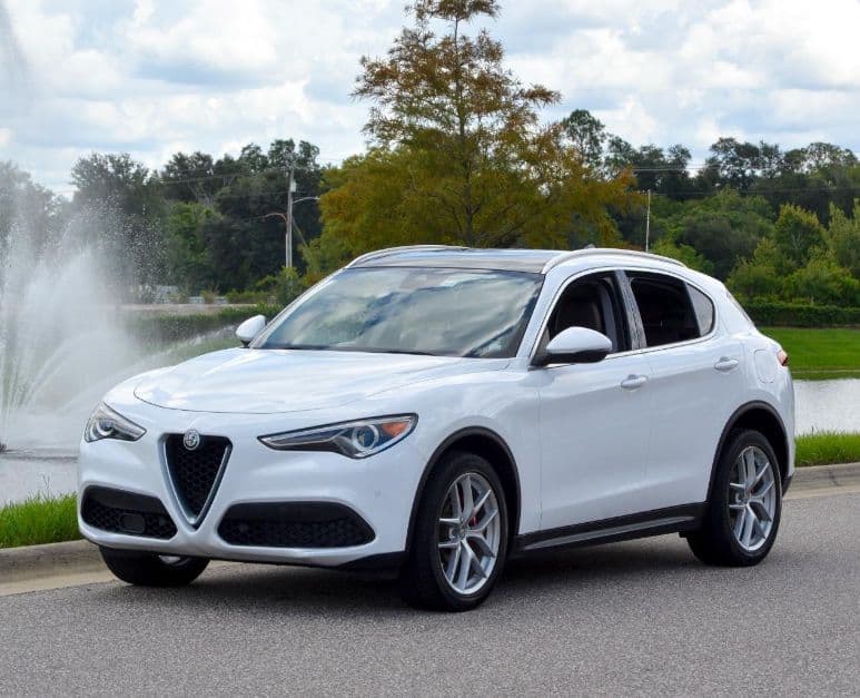 2019 Alfa Romeo Stelvio — photo 2