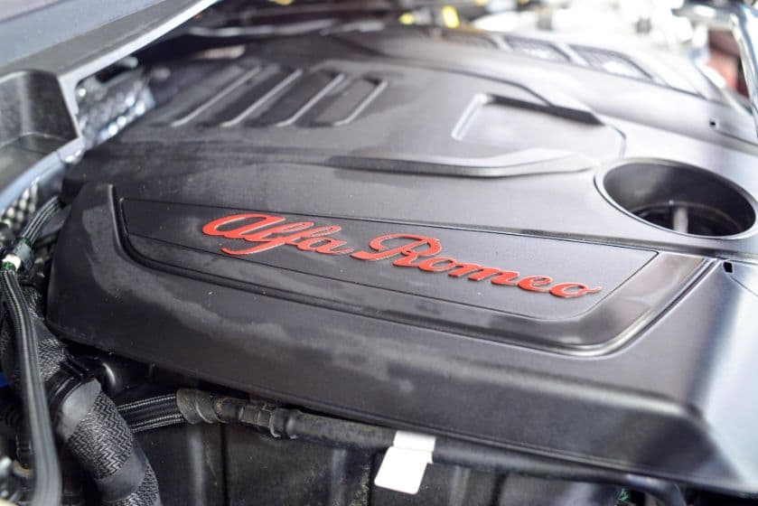 2019 Alfa Romeo Stelvio thumbnail 4