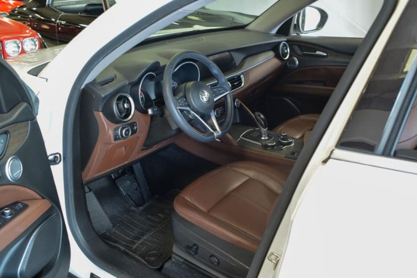 2019 Alfa Romeo Stelvio thumbnail 9
