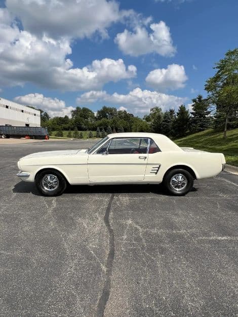 1966 Ford Mustang thumbnail 5