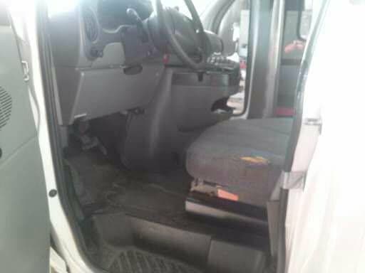 2005 Ford Goshen Bus thumbnail 7