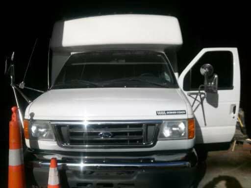 2005 Ford Goshen Bus — photo 1