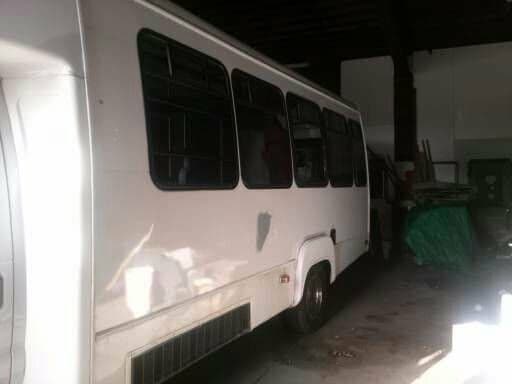 2005 Ford Goshen Bus thumbnail 3