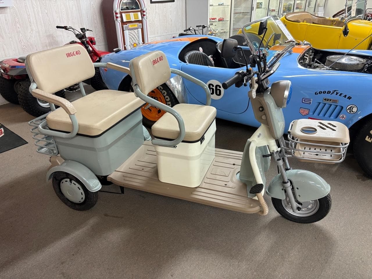 2025 IR IRE18 Mini Golf Cart — photo 1