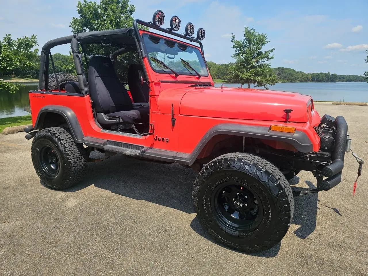 1995 Jeep Wrangler 2dr SE — photo 1
