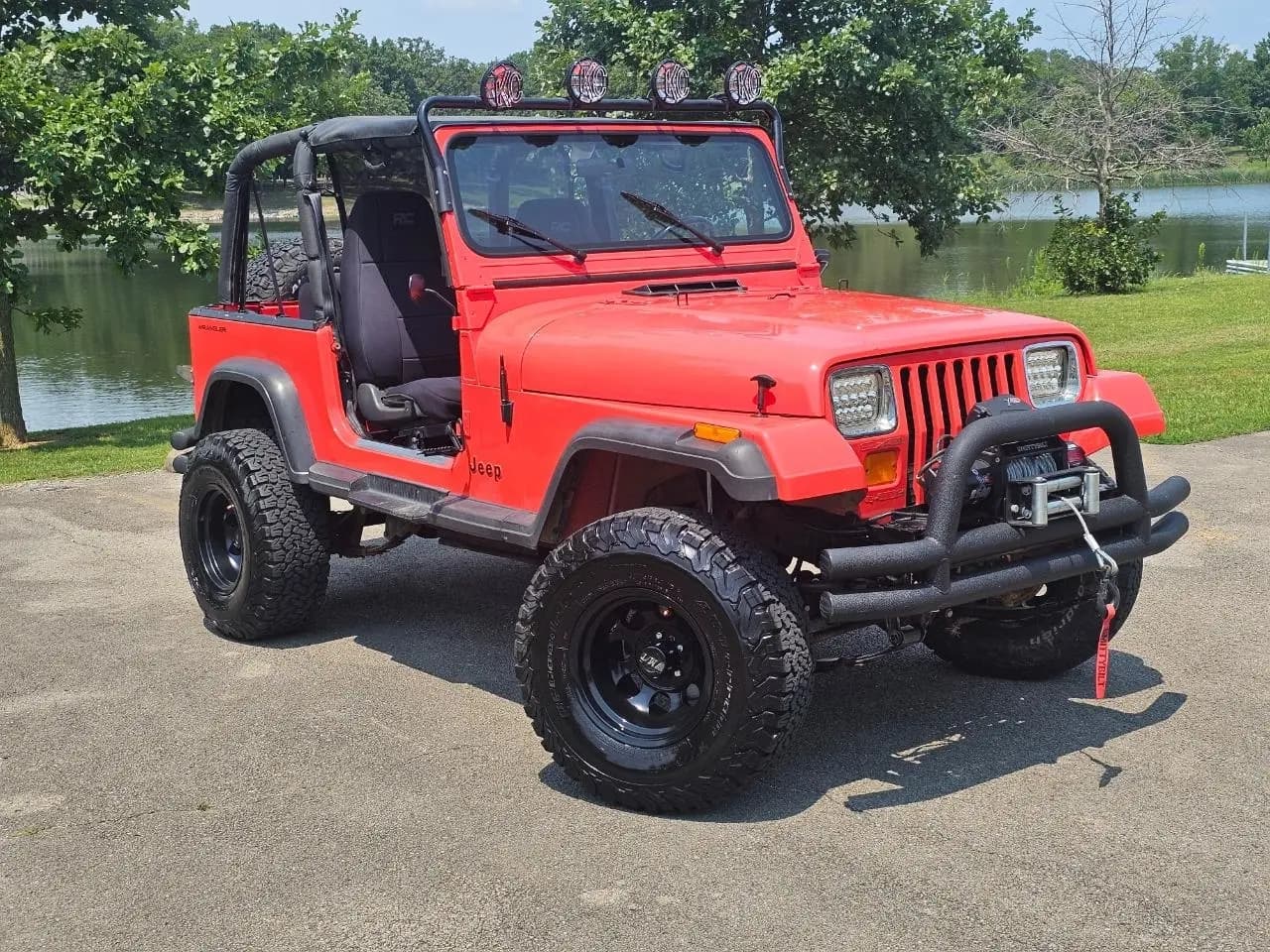 1995 Jeep Wrangler 2dr SE — photo 2