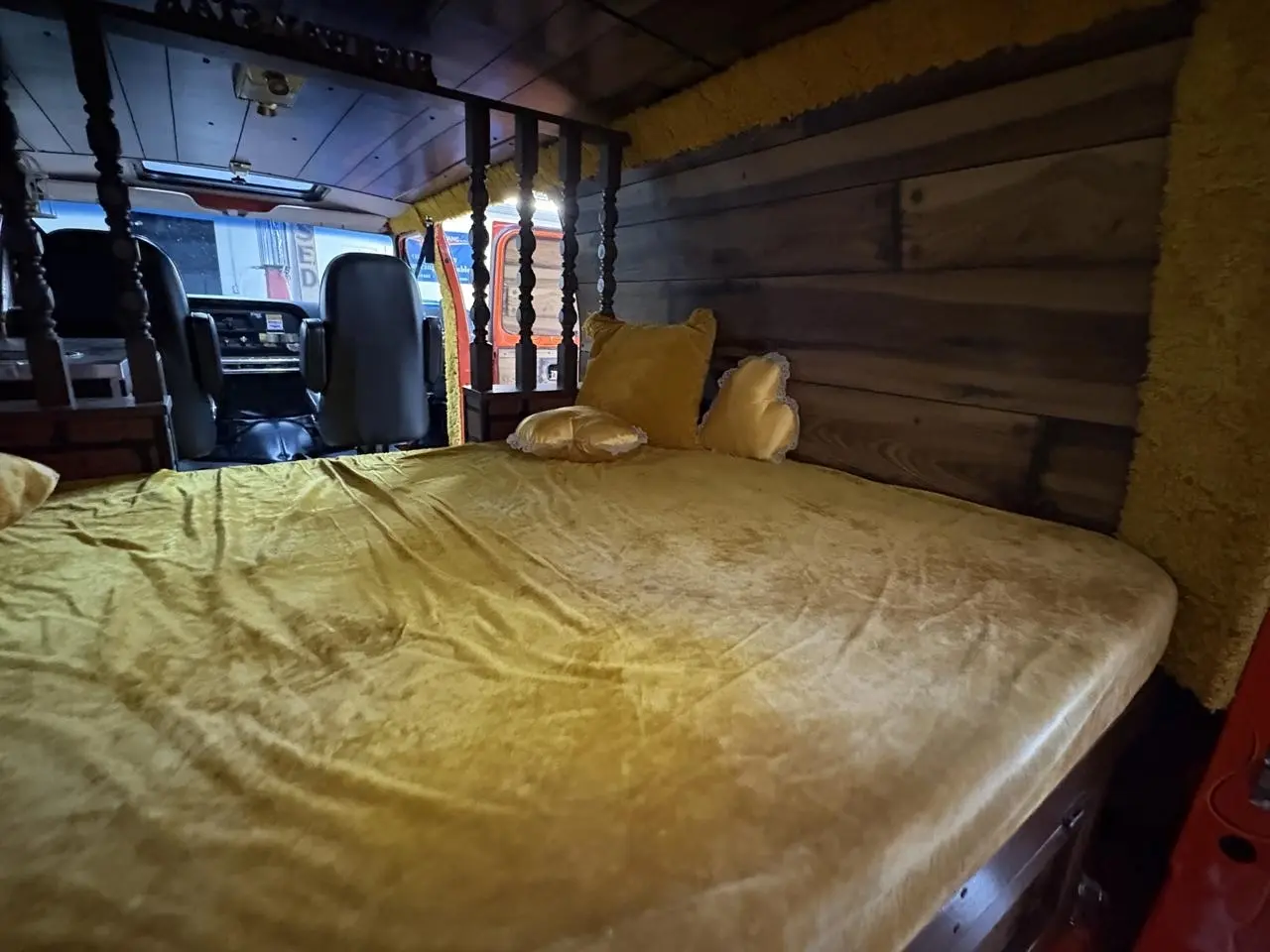 1983 Ford Econoline Wagon E150 Custom Van — photo 30