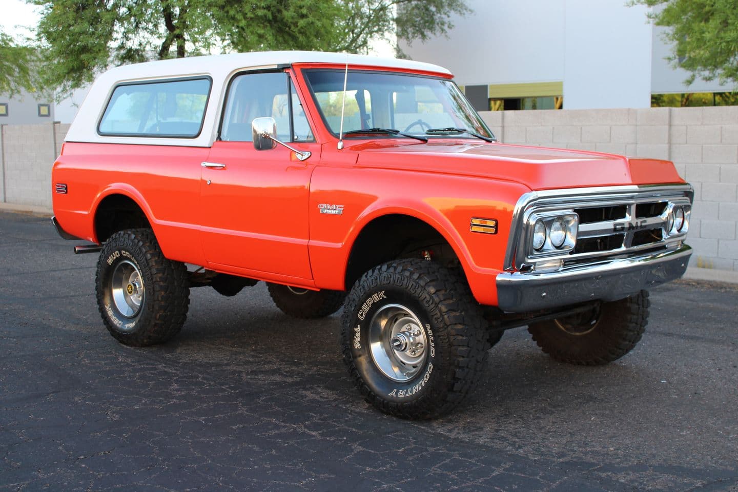 1972 GMC Jimmy 4x4 — photo 1