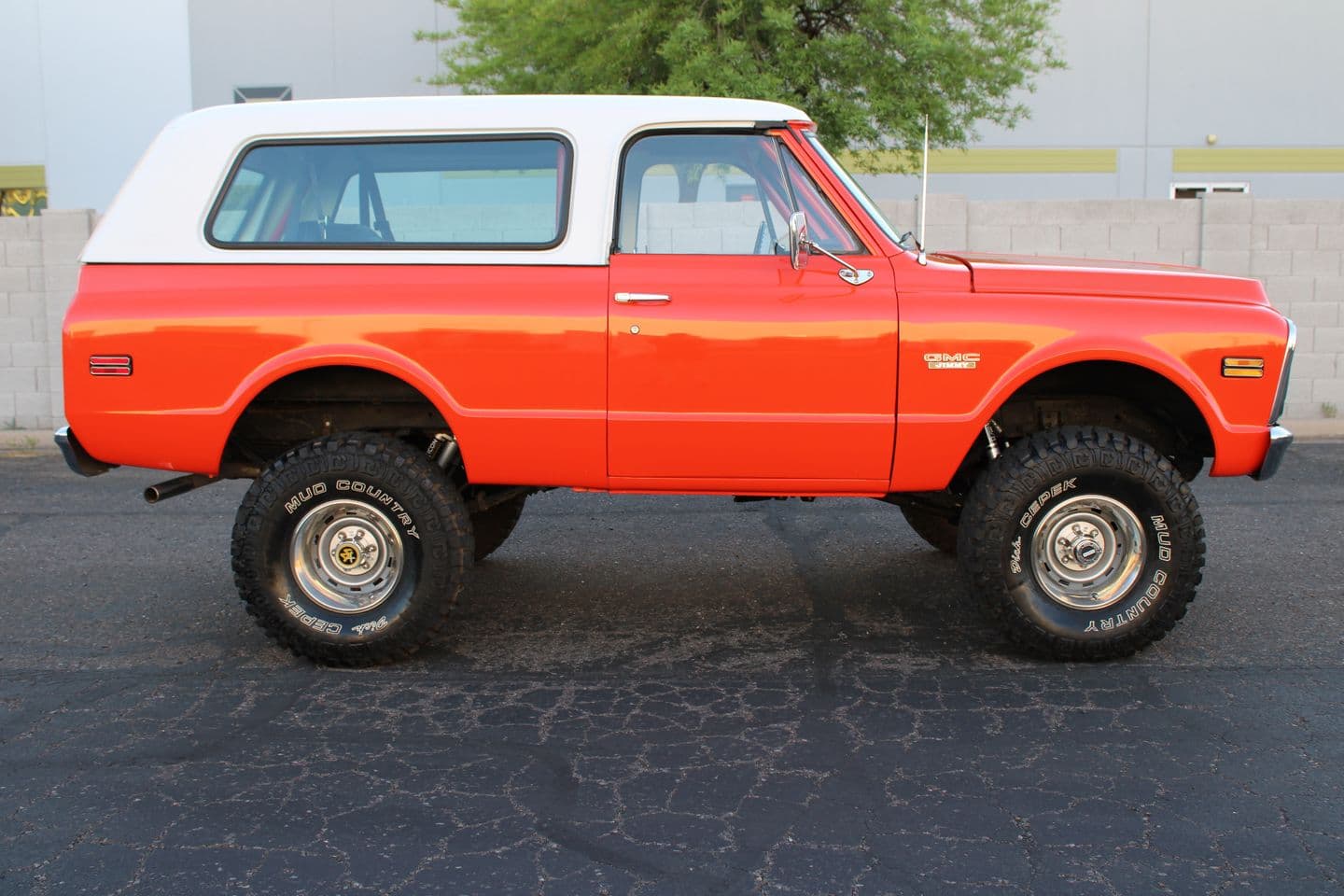 1972 GMC Jimmy 4x4 — photo 2