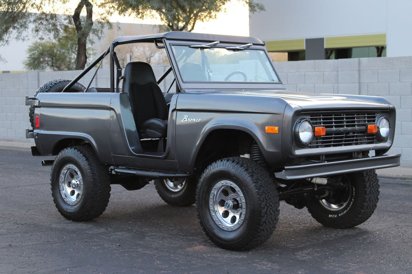 1977 Ford Bronco Fuel Injected β photo 1