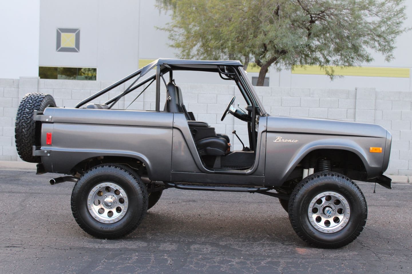 1977 Ford Bronco Fuel Injected β photo 2
