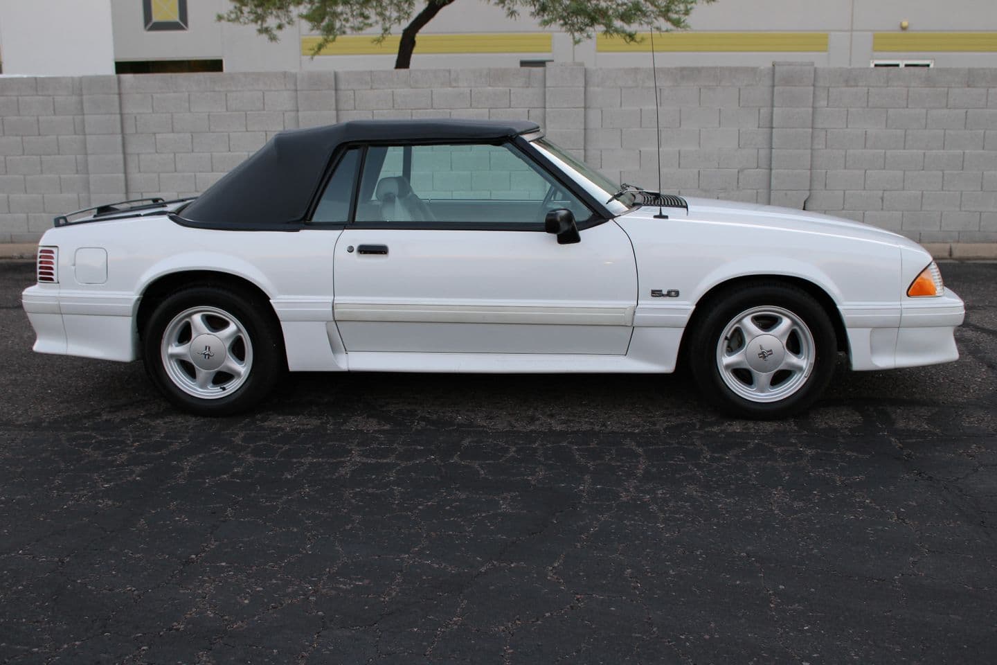 1991 Ford Mustang GT β photo 2